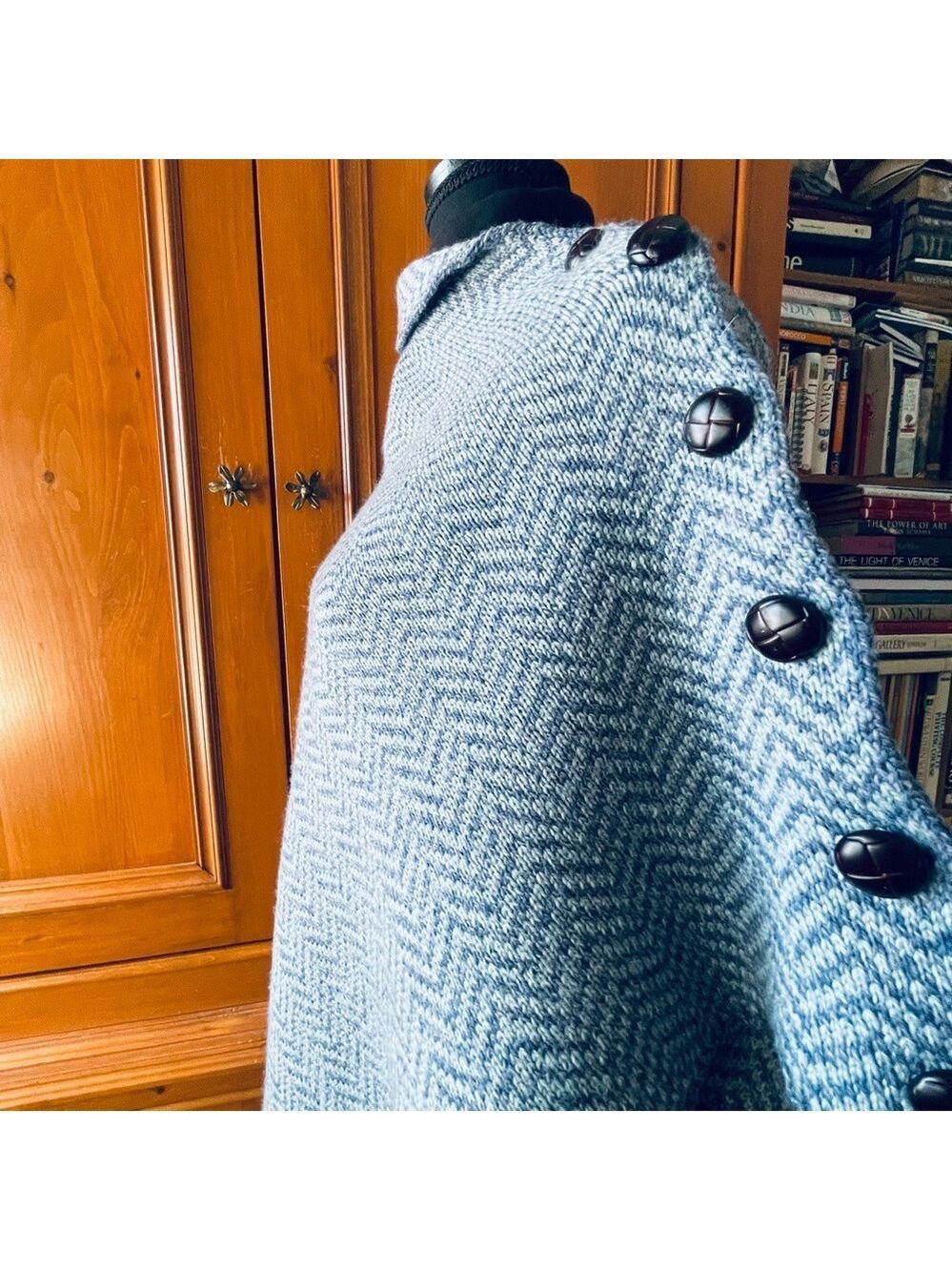 ARAN Irish Blue Herringbone Poncho w. Carved Wooden Button Detail -One Size BNWT - Picture 2 of 10